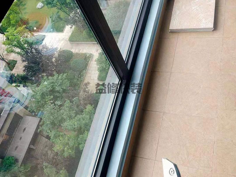 天津東麗區(qū)陽臺窗框翻新刷白,陽臺改造,瓷磚修補